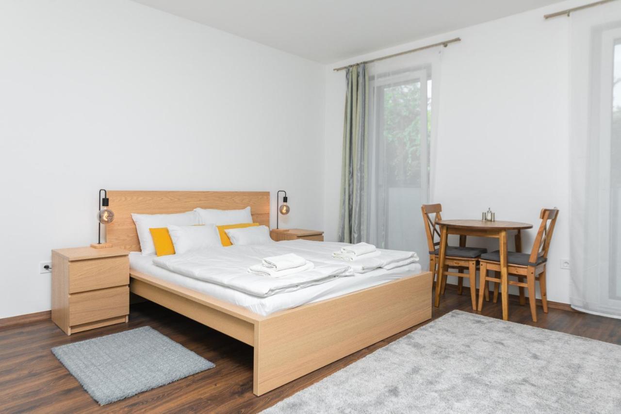 Westside Apartments By Urbanrent Budapest Exterior foto
