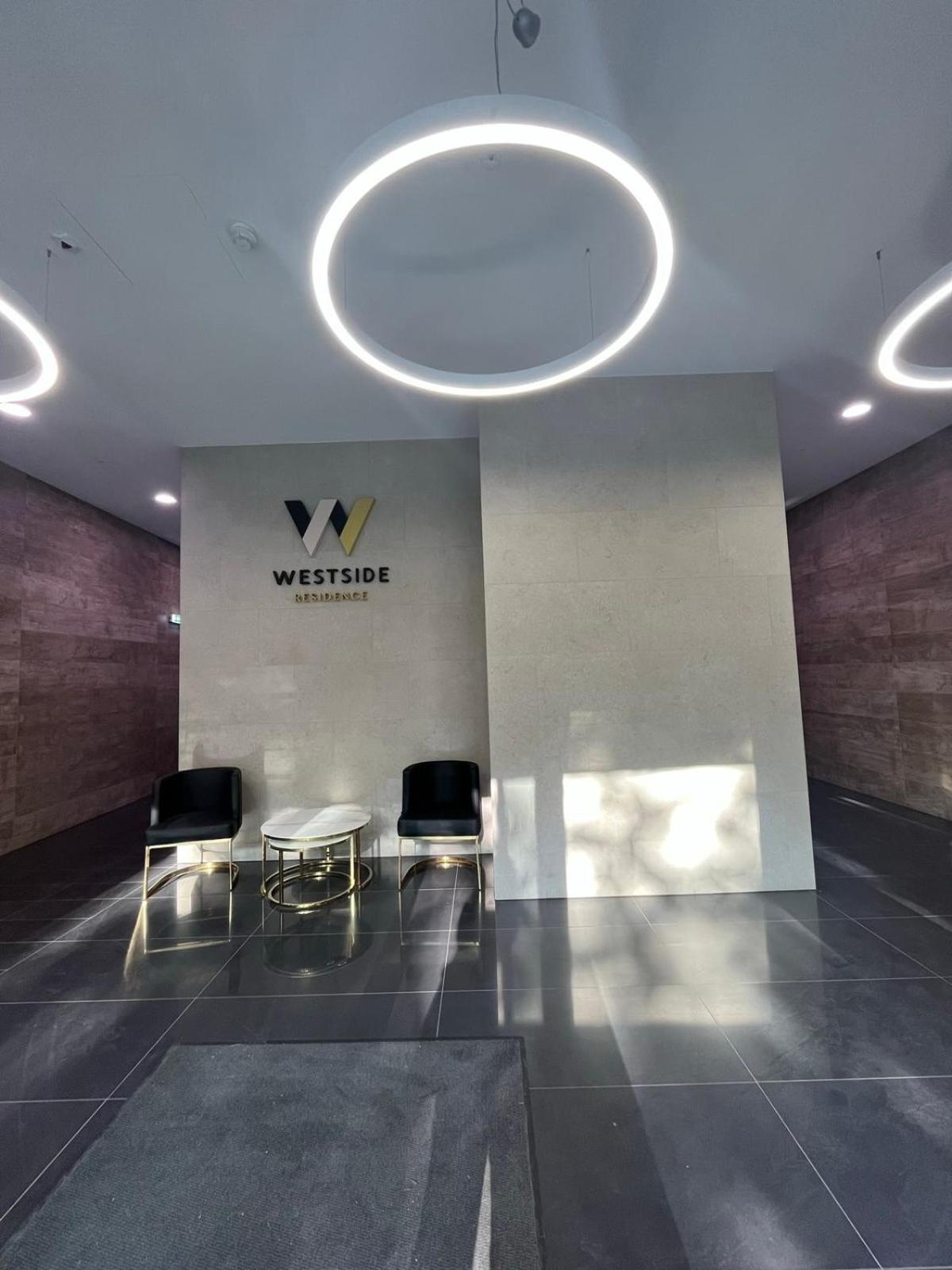 Westside Apartments By Urbanrent Budapest Exterior foto
